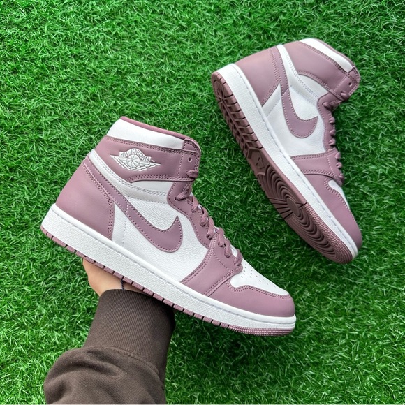 Nike Air Jordan 1 Retro High Og DZ5485 105 White / Sky J Mauve - Picture 4 of 10